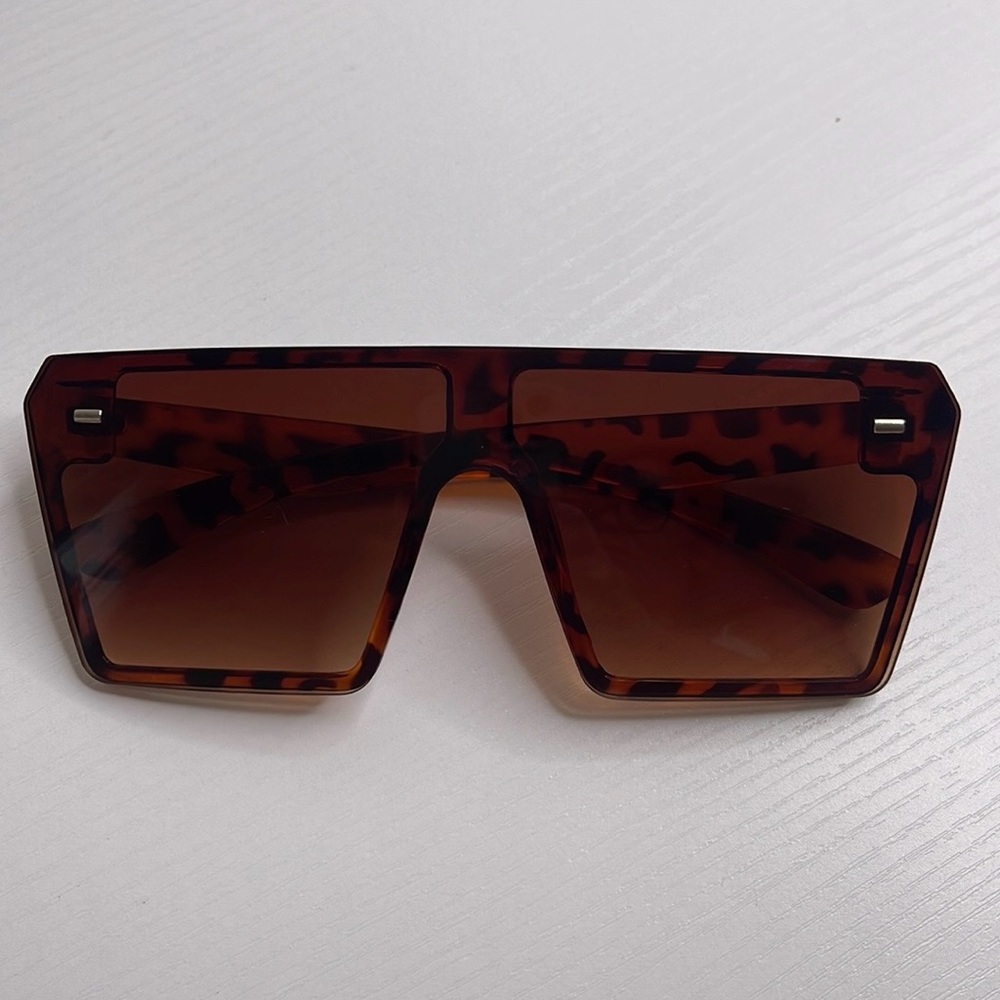 Sunglasses - Picture 6 of 7